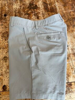 Light Gray Men's Under Armour Dress Shorts size 30